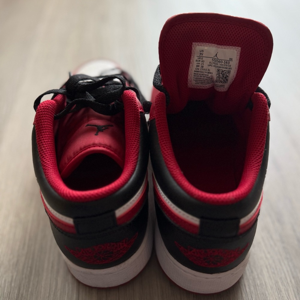 Air Jordan 1 Low Chicago White Red Black Youth 7Y - Picture 8 of 9